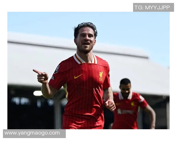 曼联暂居英超积分榜首，切尔西领先利物浦5分却丢失前四