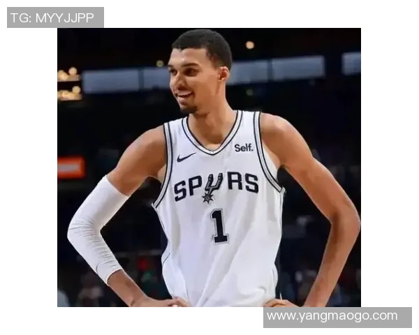 马刺宣布签下自由球员布鲁思-布朗，加强内线深度